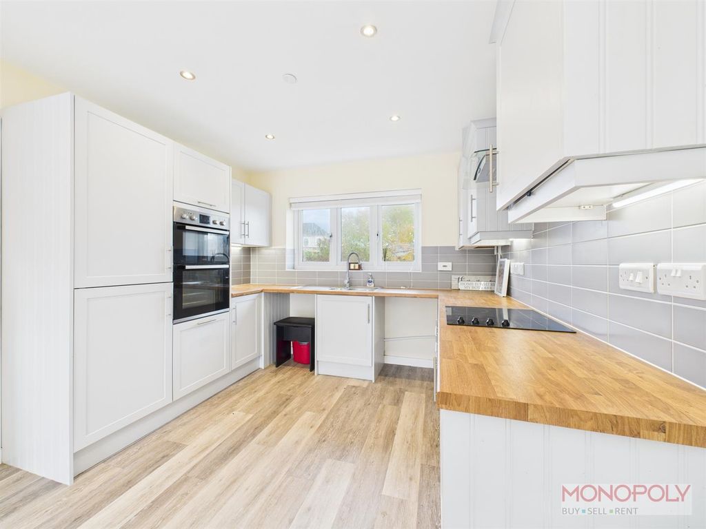 Property photo 2 of 24 Cam04439G0-Pr0189-Still001.Jpg