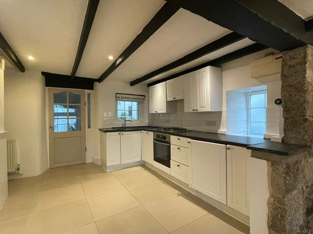 Property photo 2 of 11 Kitchen