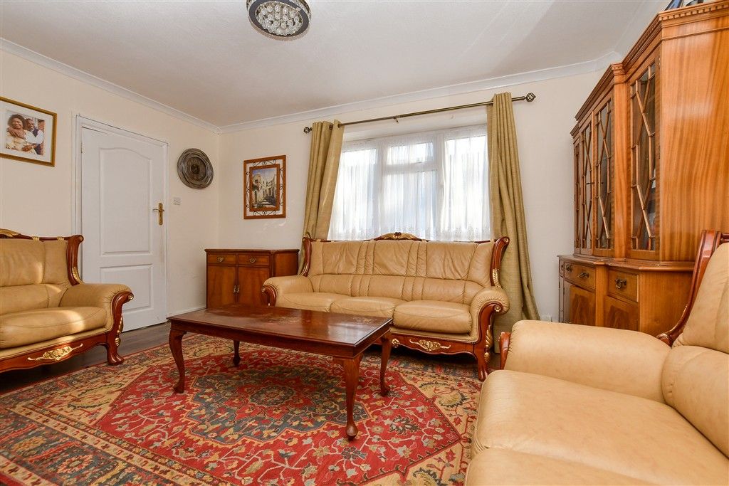 Property photo 1 of 8 Living Room