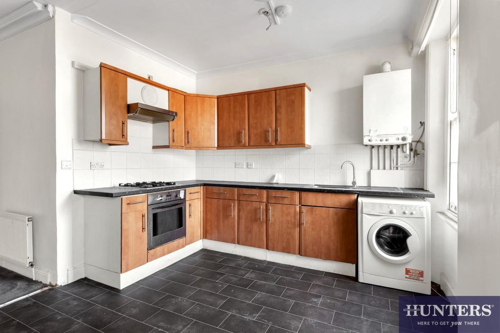 Property photo 3 of 11 Kitchen