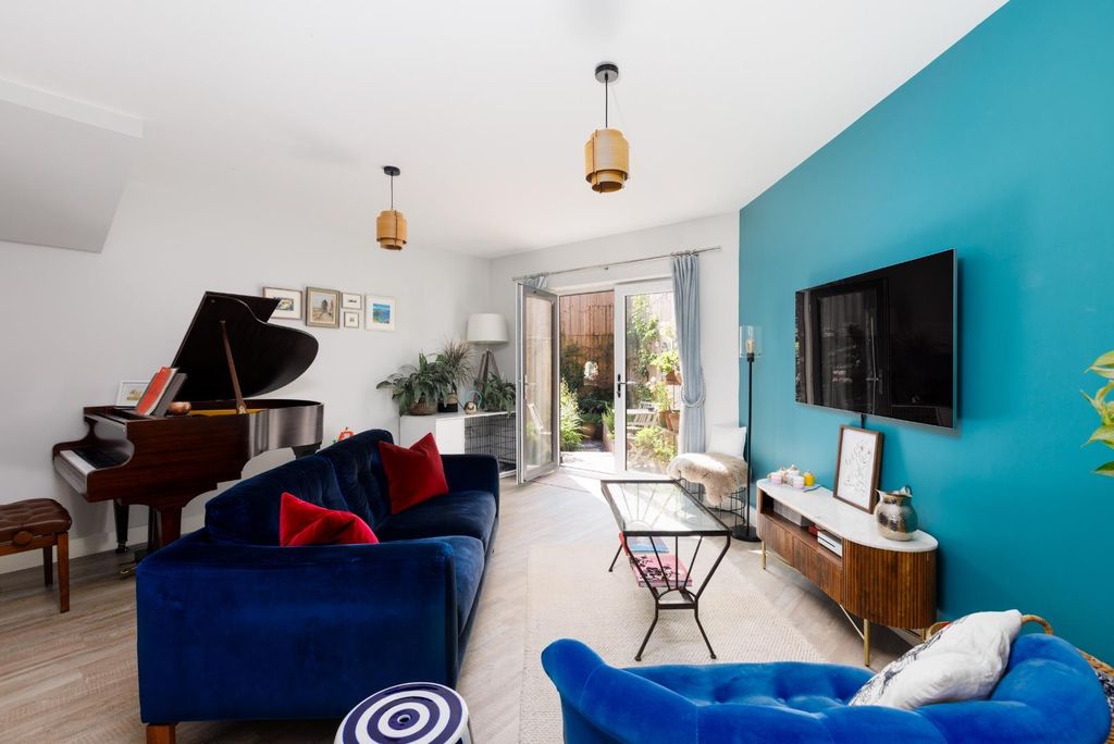 Property photo 1 of 37 15 Bathwell Road-20.Jpg