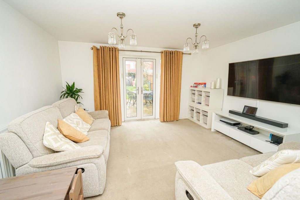 Property photo 2 of 23