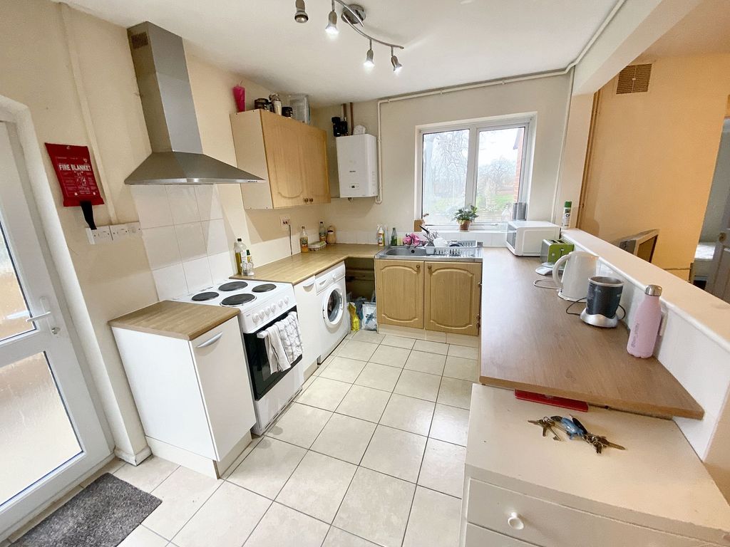 Property photo 2 of 21