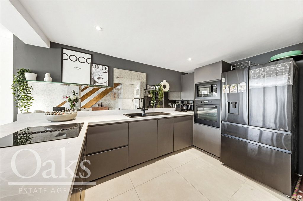 Property photo 3 of 17 Picture No. 10