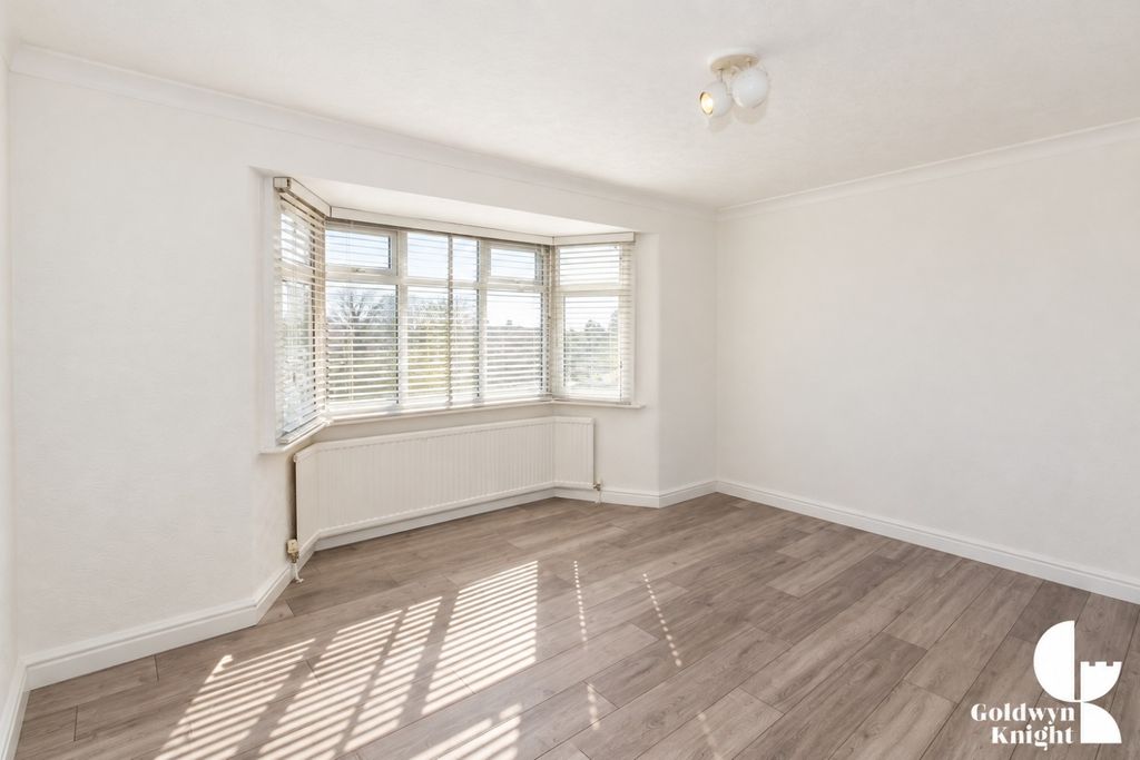Property photo 1 of 19 Living Room