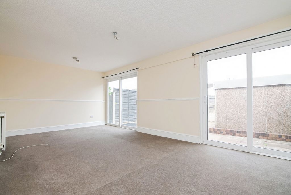 Property photo 3 of 17 Photo