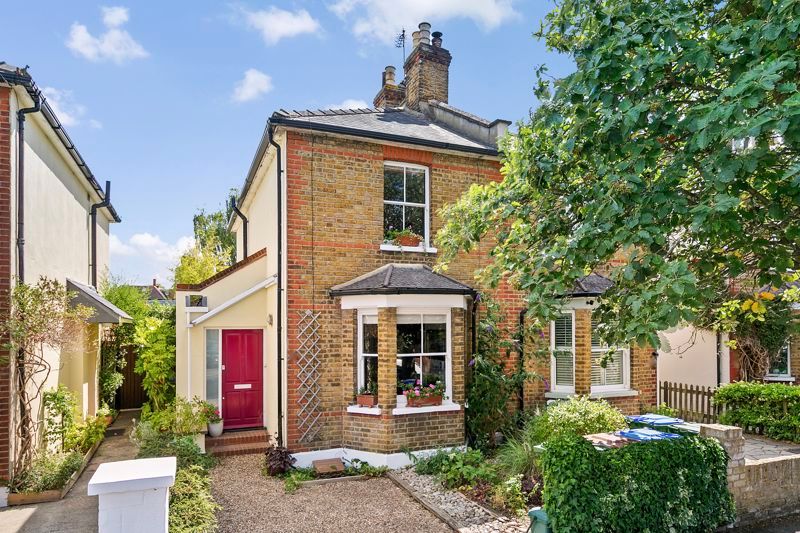 Property photo 1 of 24 Nightingale Road, West Molesey