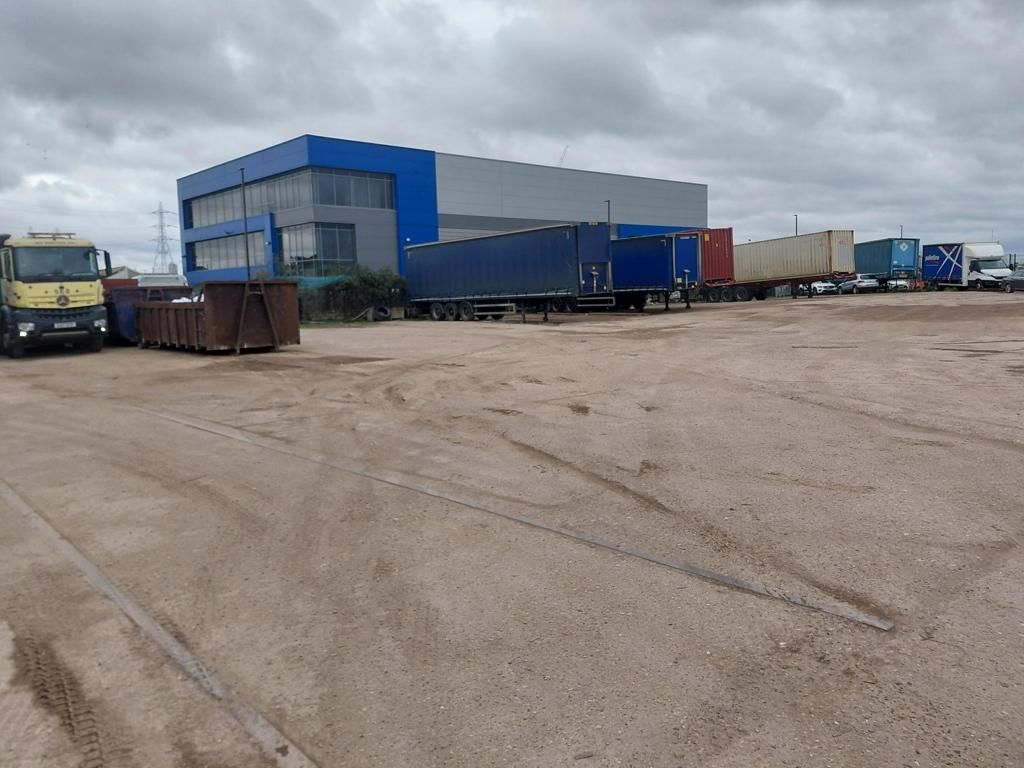 Property photo 1 of 9 Photo 3