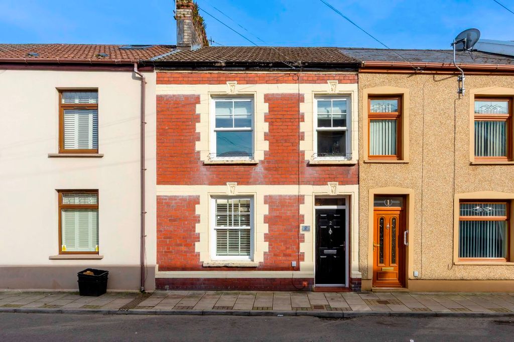 Property photo 3 of 35