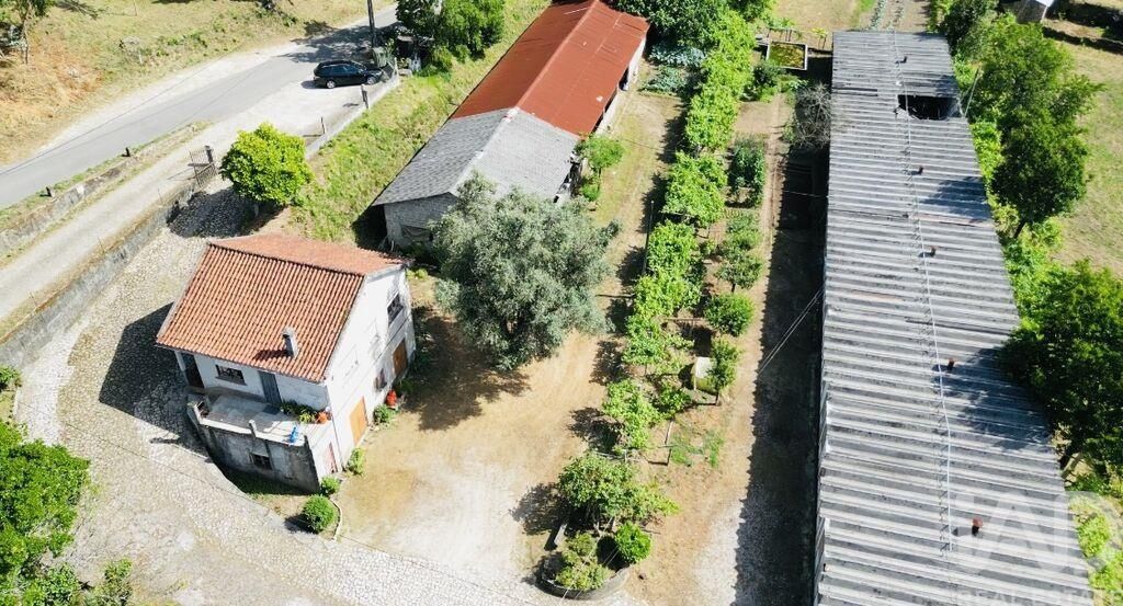 Property photo 2 of 39