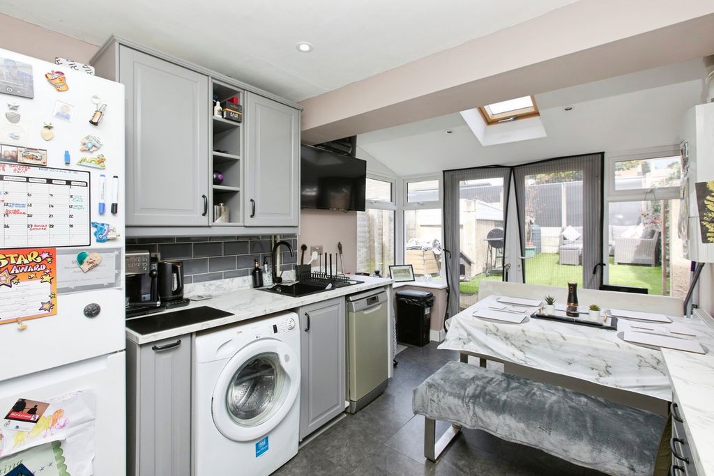 Property photo 3 of 16 Kitchen