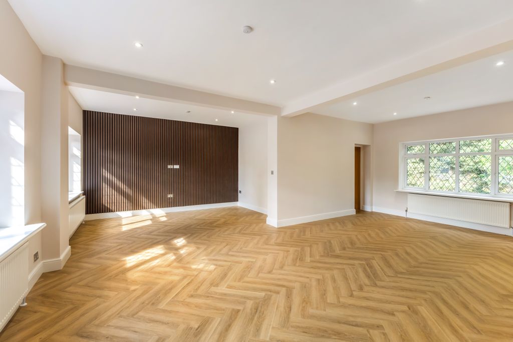 Property photo 2 of 23