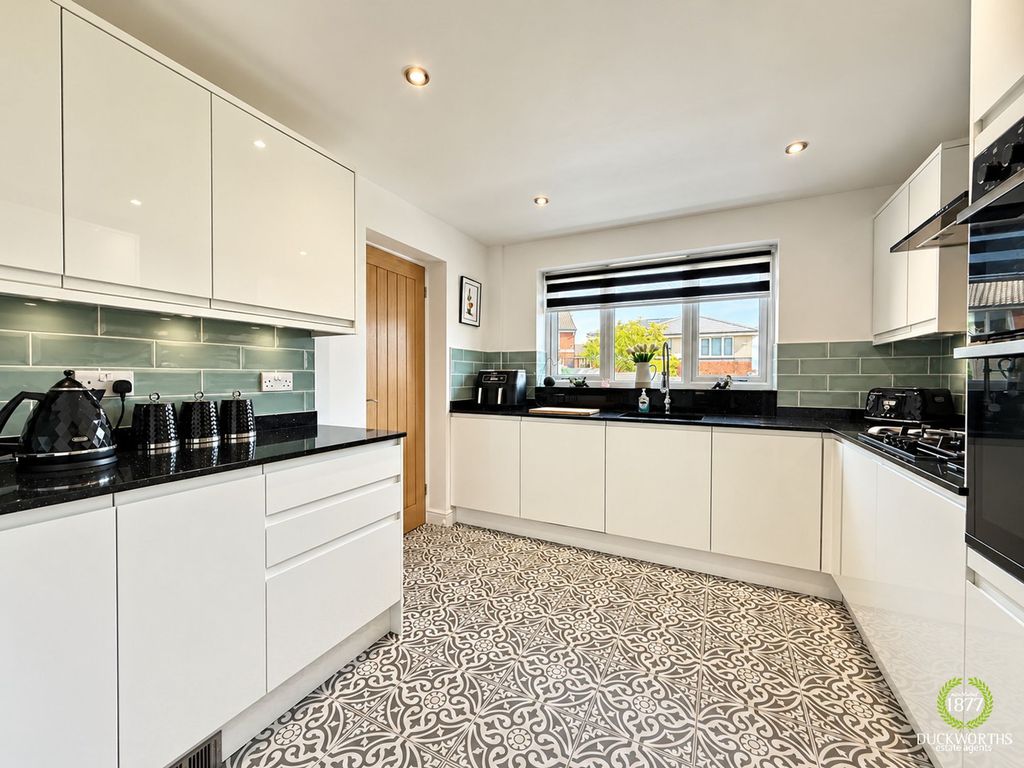 Property photo 3 of 34