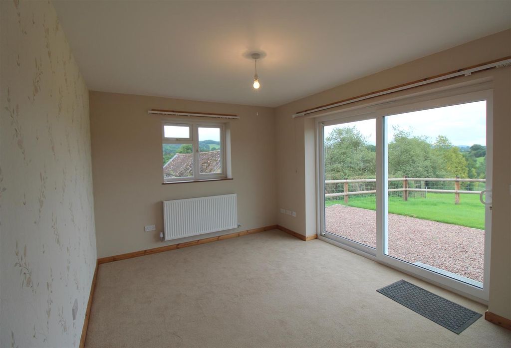 Property photo 3 of 9 Lounge.Jpg