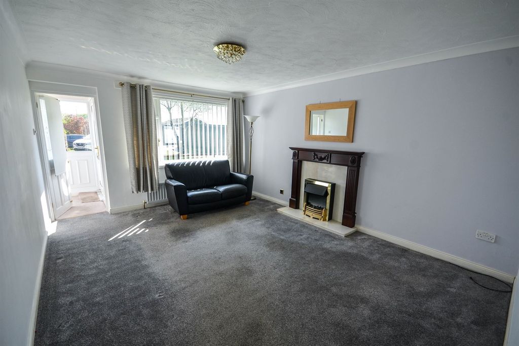 Property photo 2 of 12 Lounge
