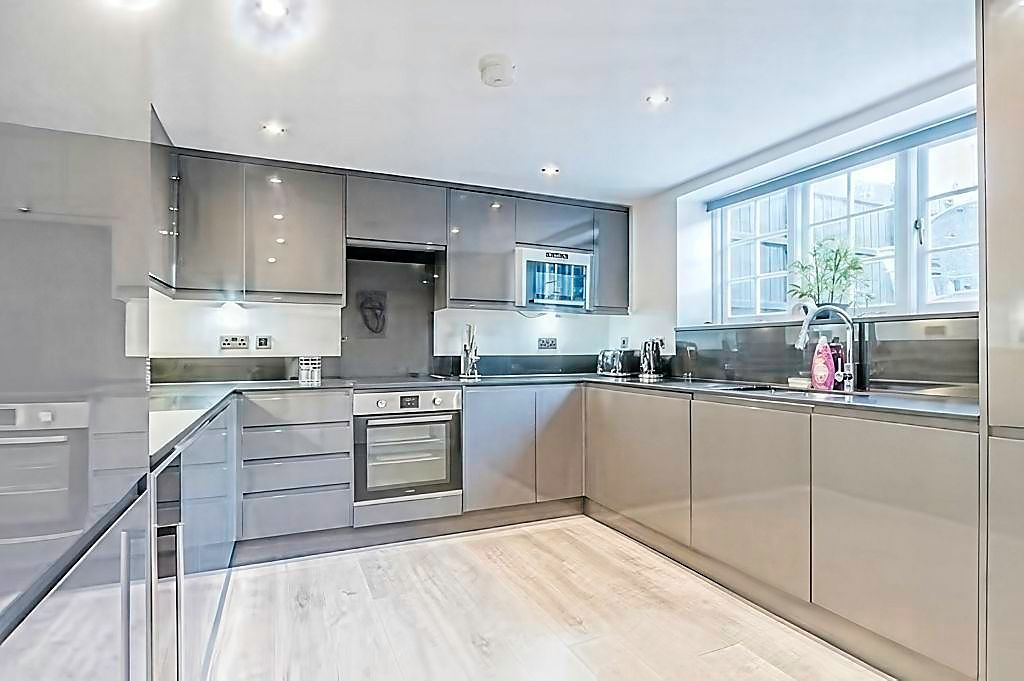 Property photo 3 of 13 Kitchen