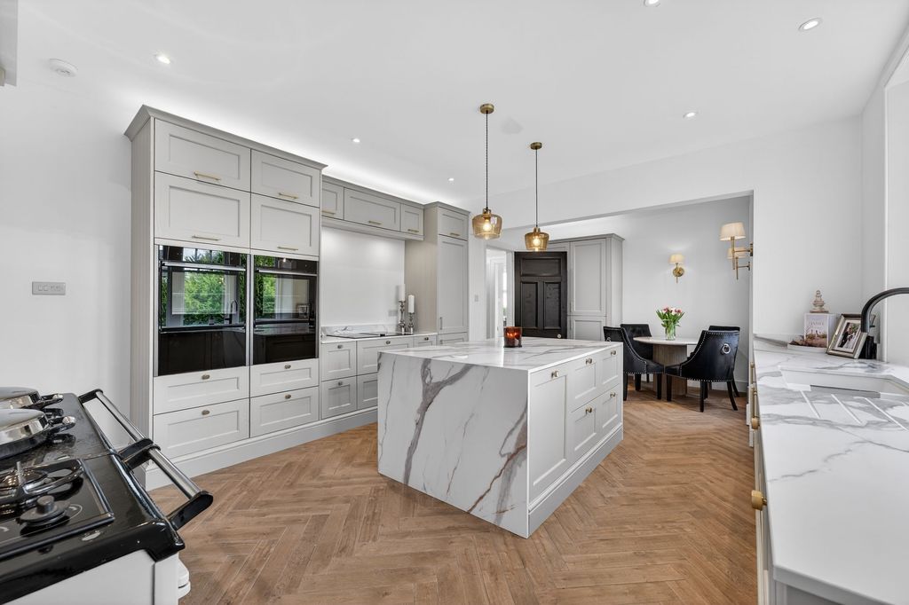 Property photo 3 of 54