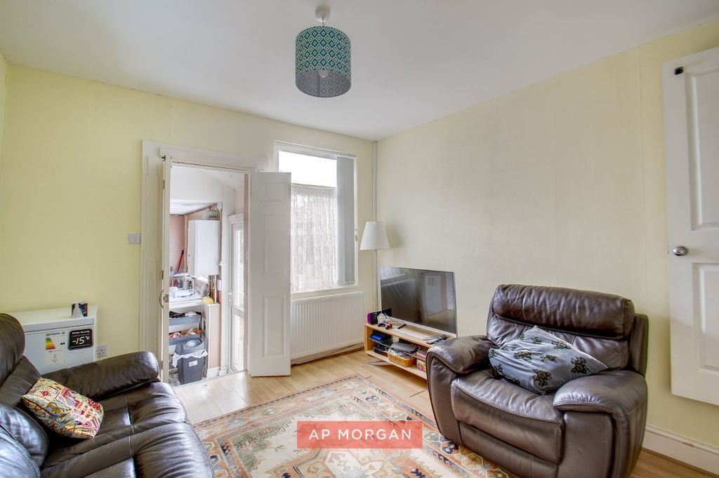 Property photo 3 of 11 Picture No. 02