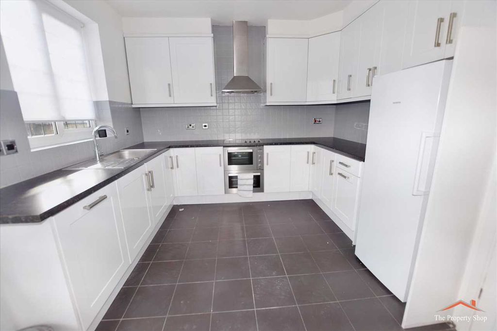 Additional image 5 of 5 bed detached house for salePenshurst Gardens, Edgware HA8