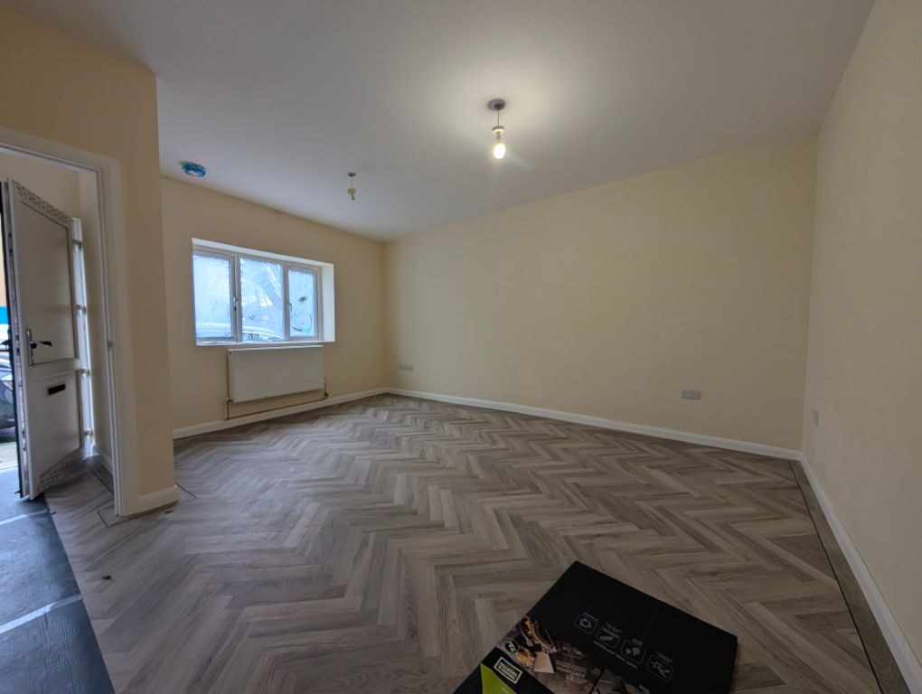 Property photo 2 of 5 Bedroom