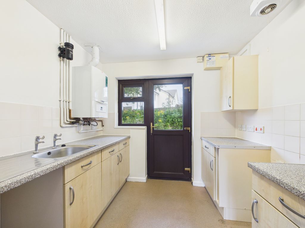 Property photo 2 of 9 Kitchen