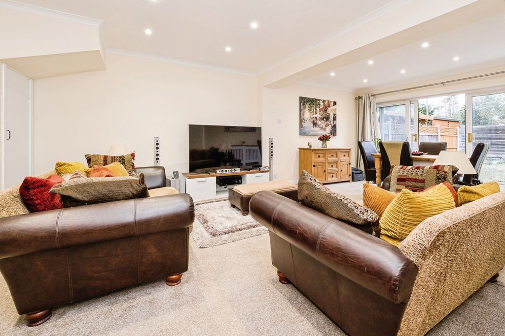 Property photo 2 of 28 Pbox-Img.Jpg