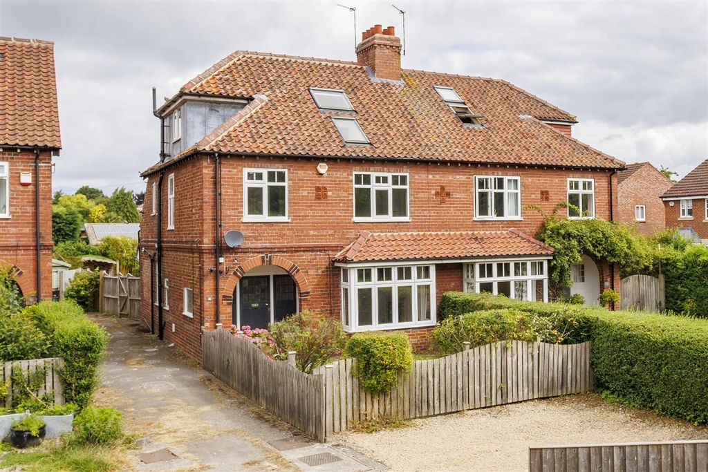 Property photo 1 of 27 Front_Externals_2.Jpg