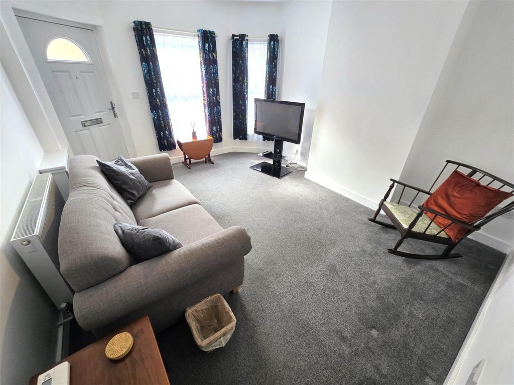 Property photo 2 of 11 Lounge