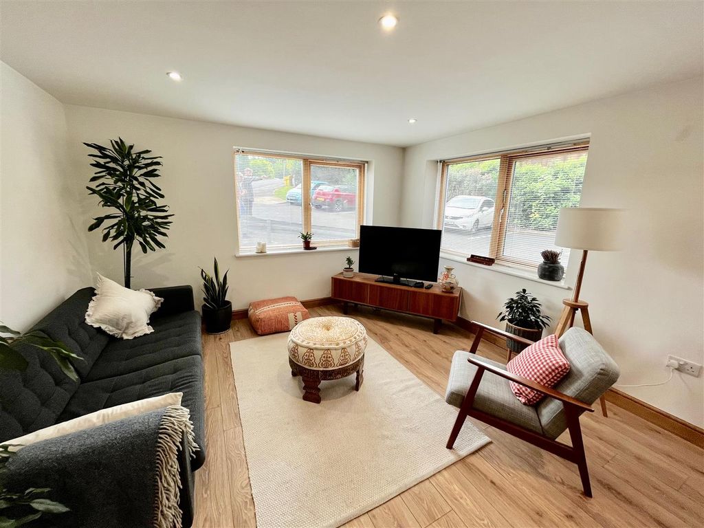 Property photo 2 of 7 Lounge Area