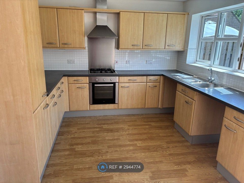 Property photo 2 of 18 Kitchen