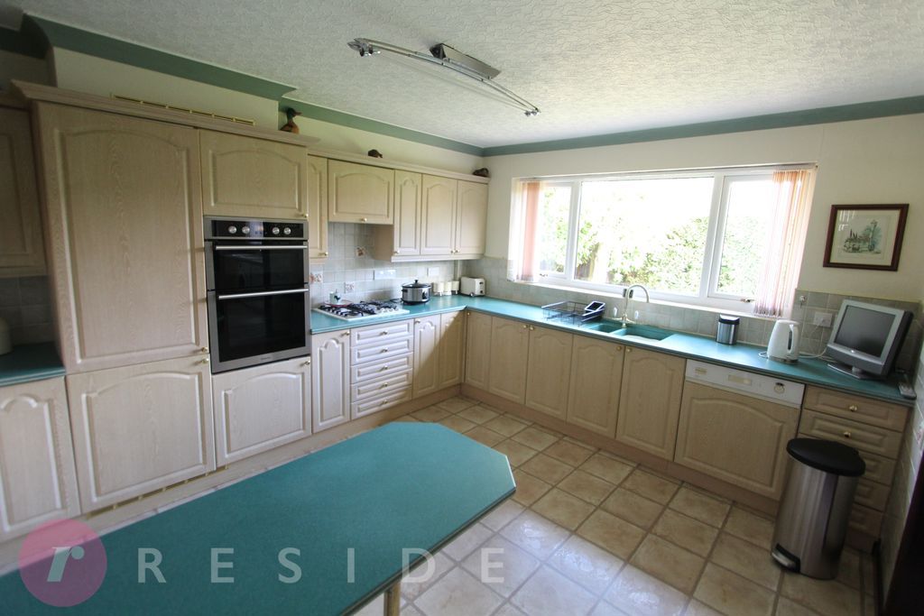 Property photo 3 of 23 Breakfast Kitchen
