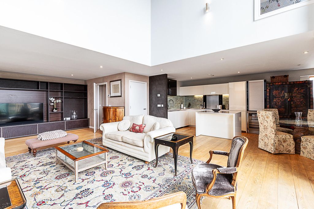 Property photo 2 of 20 Hsq - Flat 56, 2 Hardwicks Square Sw18 4Hu-21.Jpg