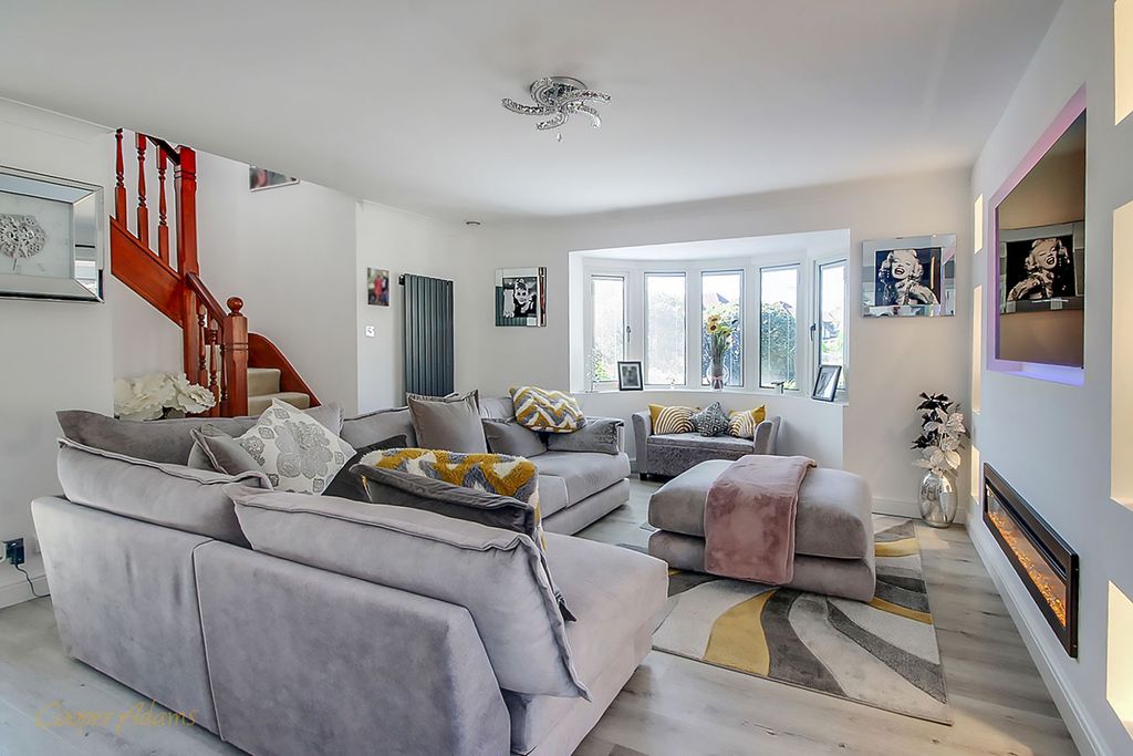 Property photo 3 of 16 Living Room