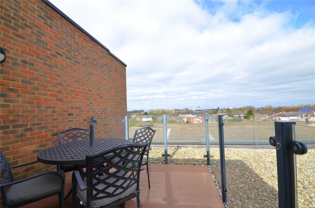 Additional image 14 of 2 bed flat for sale52 Queens Road, East Grinstead, West Sussex RH19