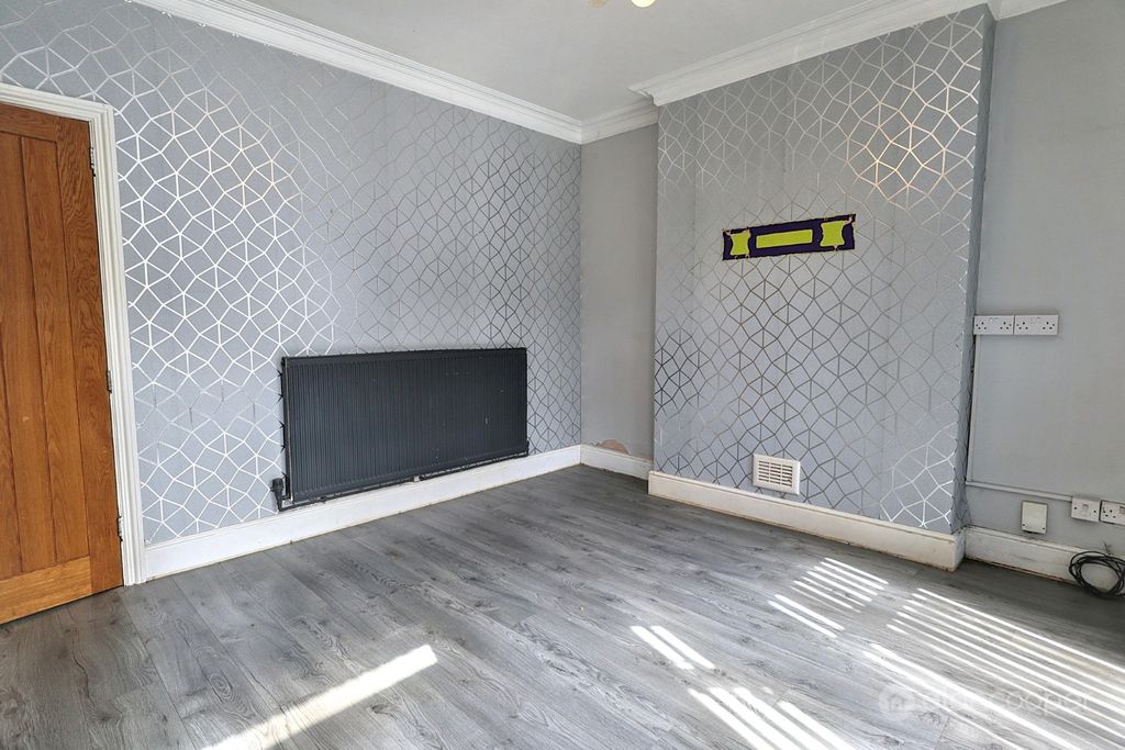Property photo 2 of 17 5065593