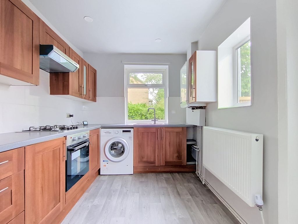 Property photo 2 of 15 2-Broomfield-Terrace_00007