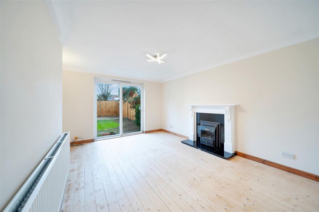 Property photo 3 of 12 Hardwick Cl-19.Jpg