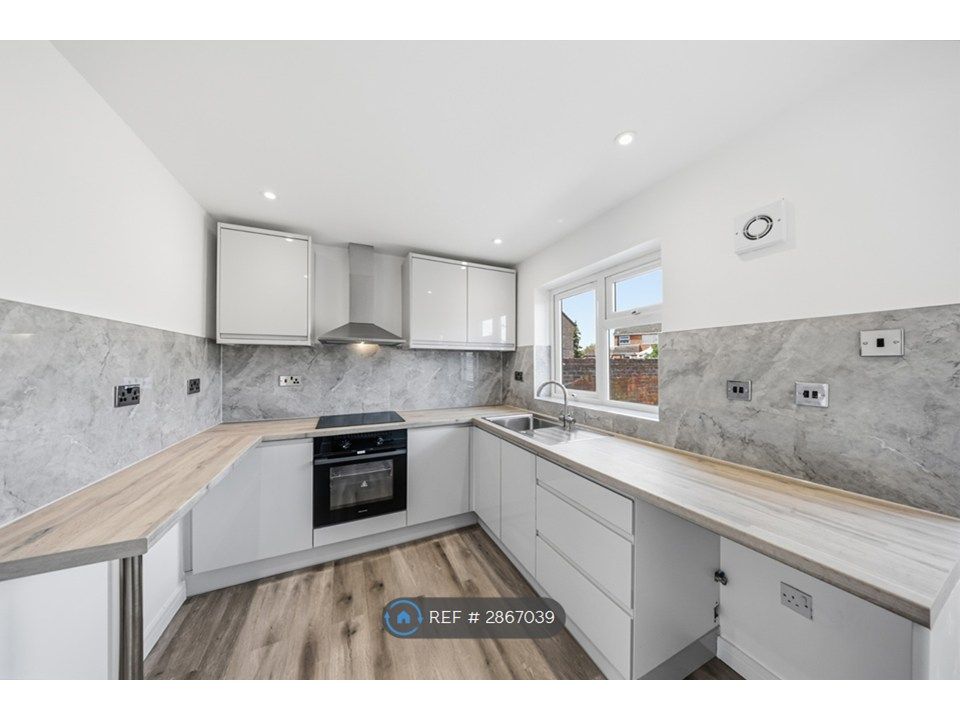 Property photo 3 of 35