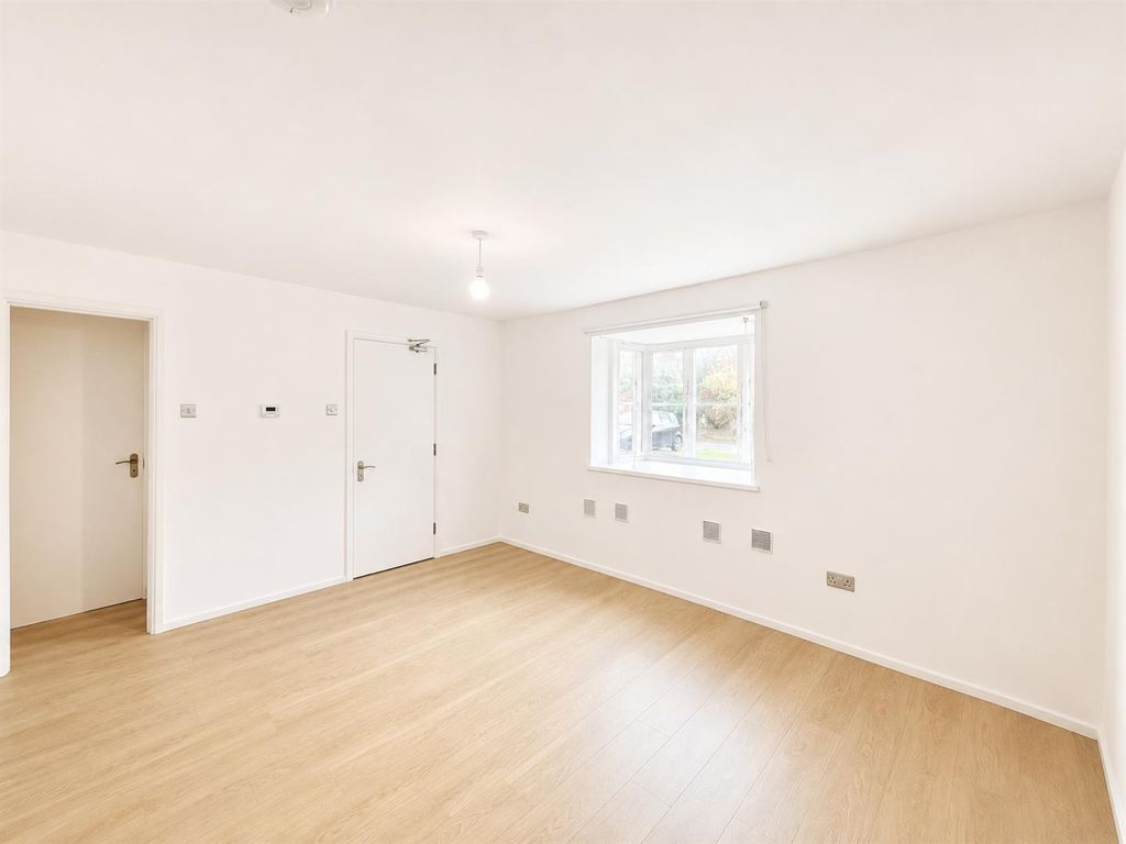 Property photo 3 of 5 Studio