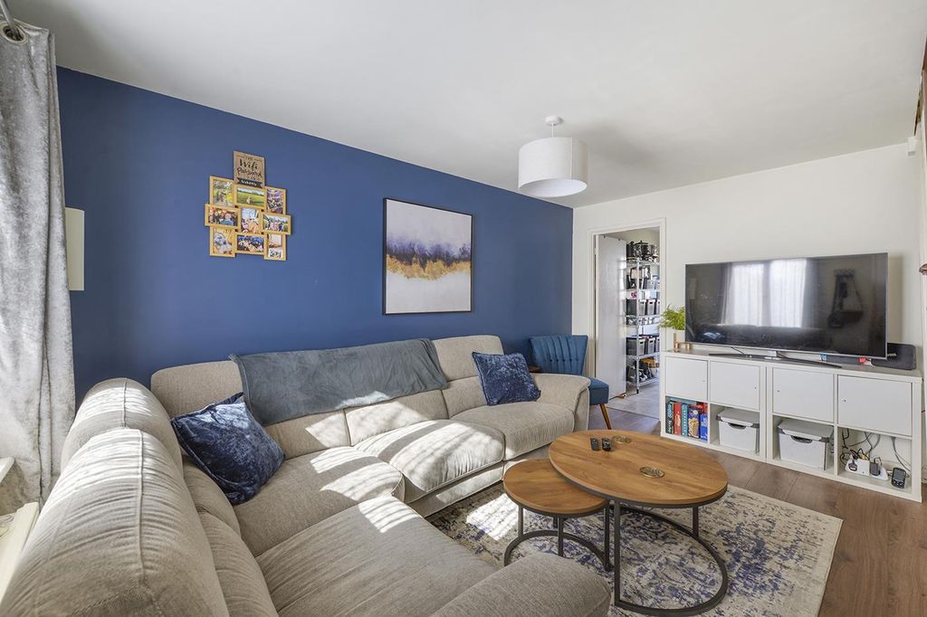 Property photo 3 of 14 4Fiveoakgreen04.Jpg