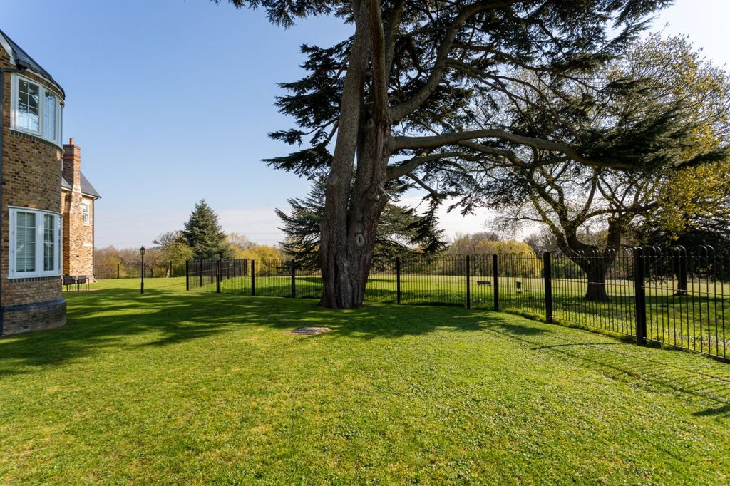 Property photo 3 of 34 Picture No. 35