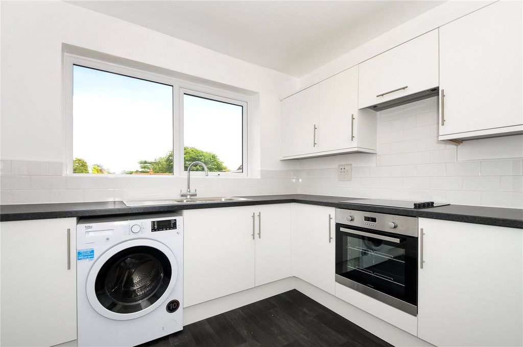 Property photo 2 of 8 Kitchen