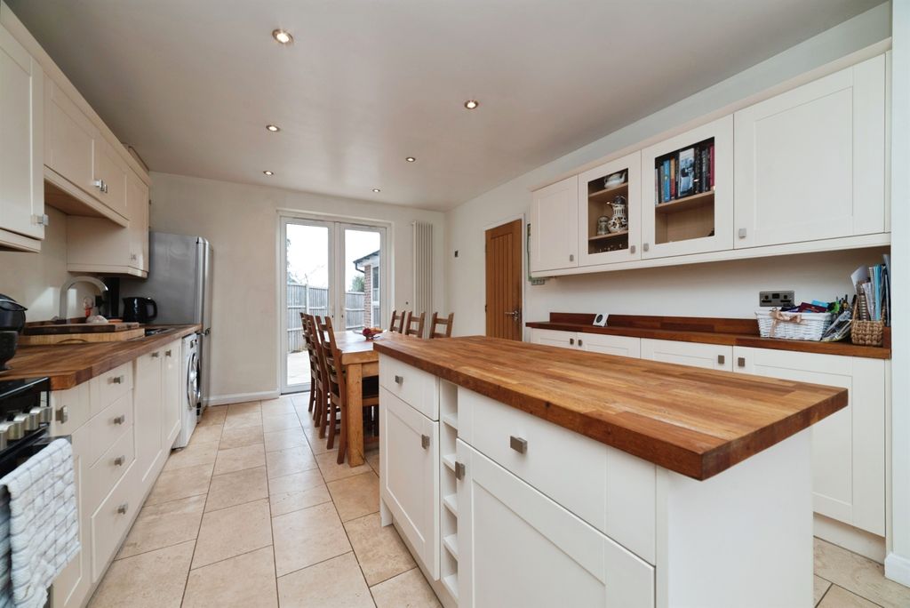 Property photo 2 of 18