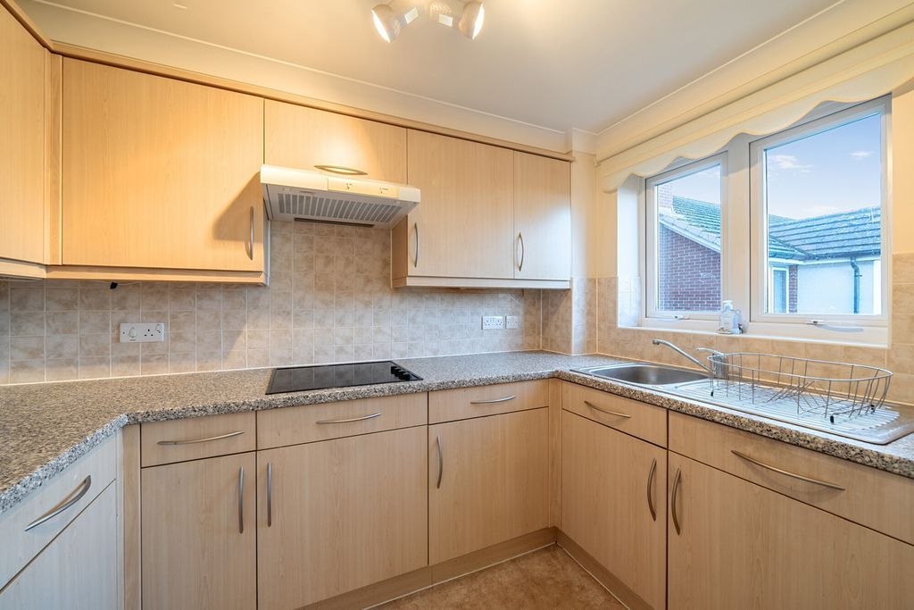 Property photo 3 of 18 1394763-7-694Bffa...