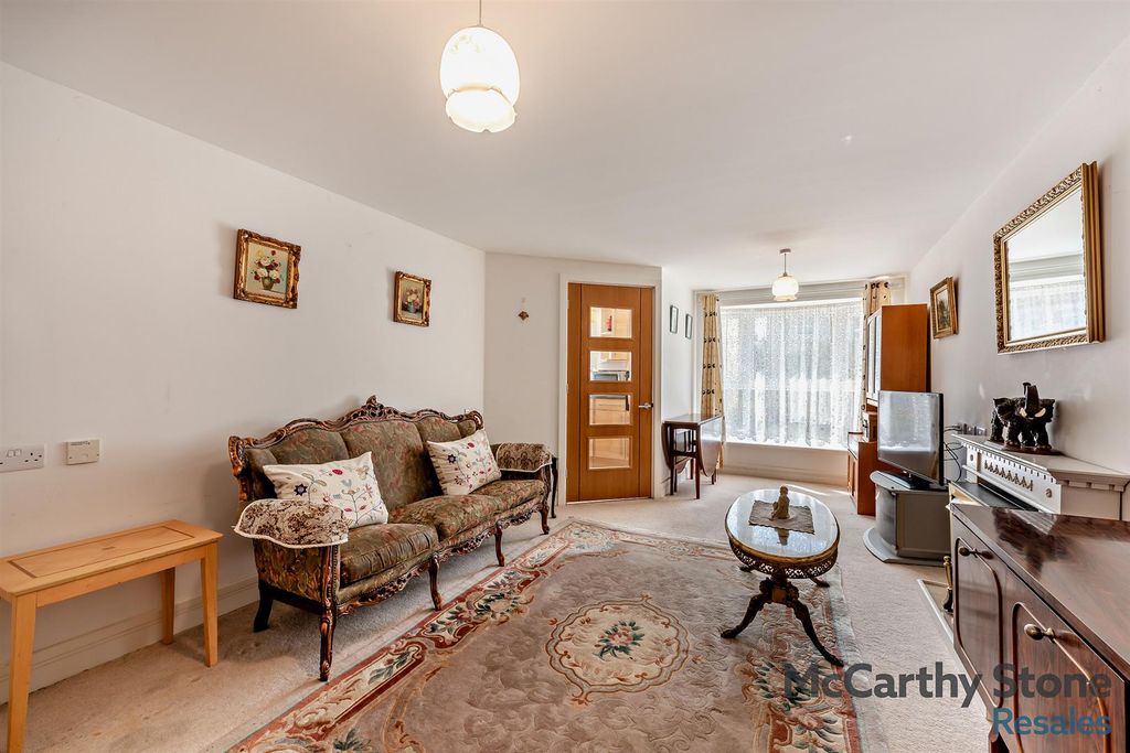 Property photo 2 of 22 8695978-Interior06-800.Jpg