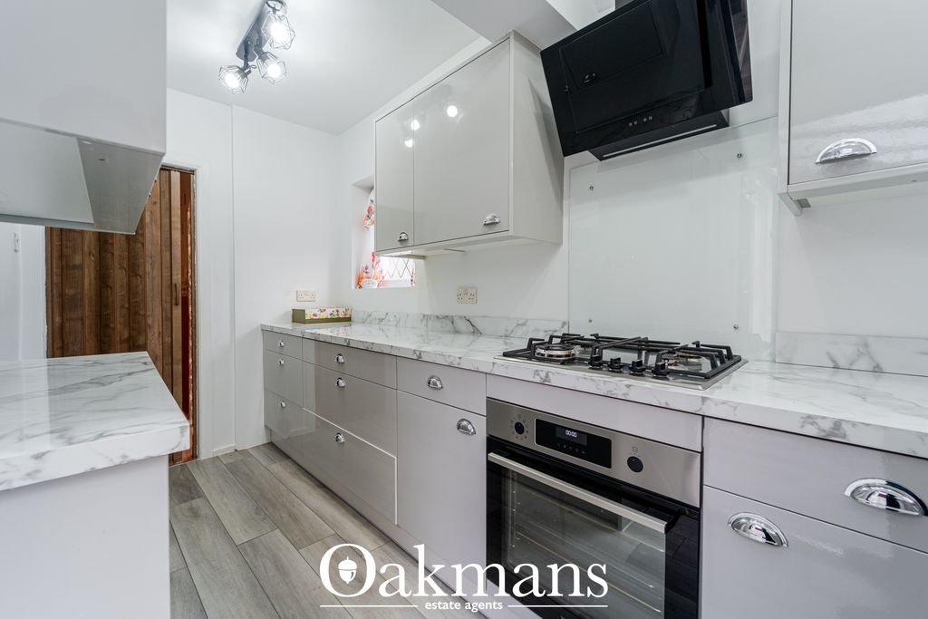 Property photo 3 of 18 Kitchen
