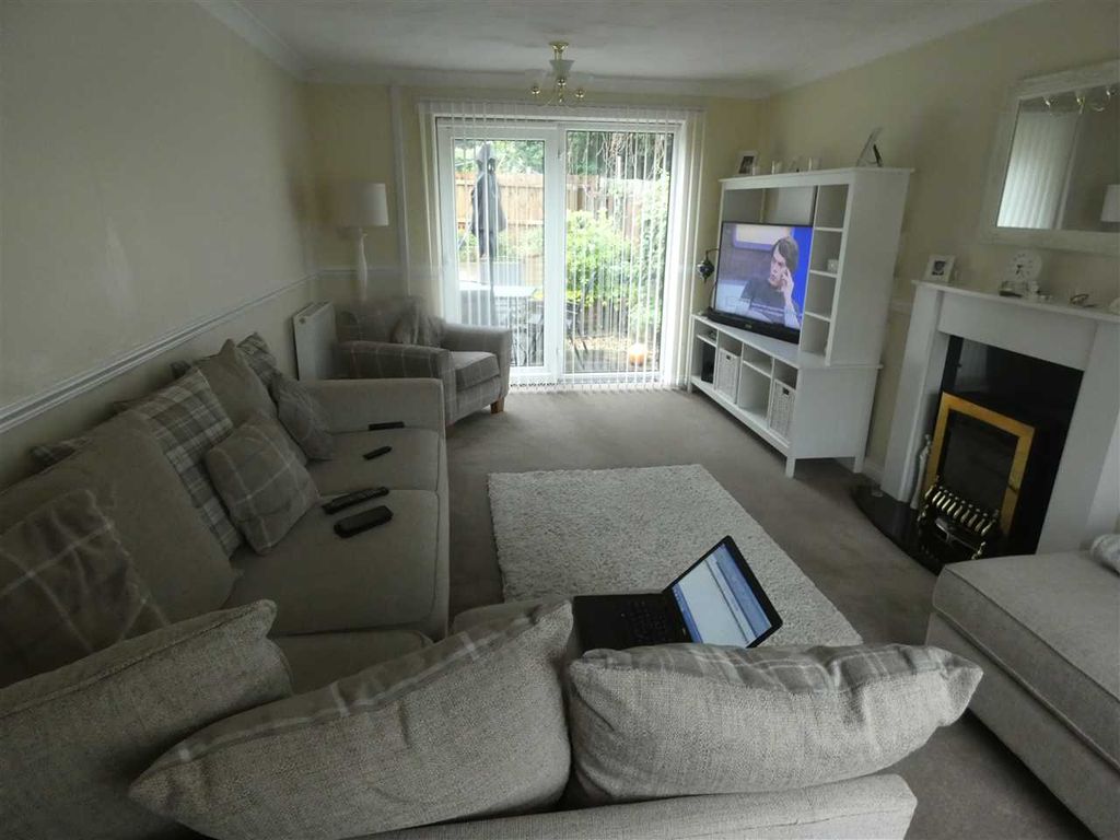 Property photo 3 of 7 Lounge