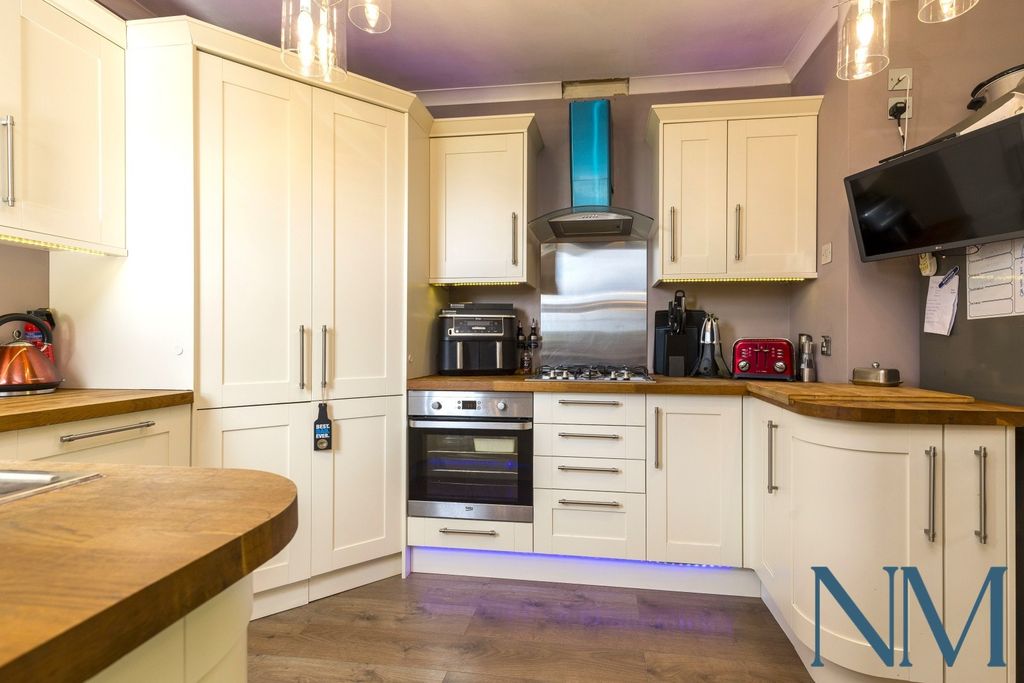 Property photo 2 of 11 Gallery