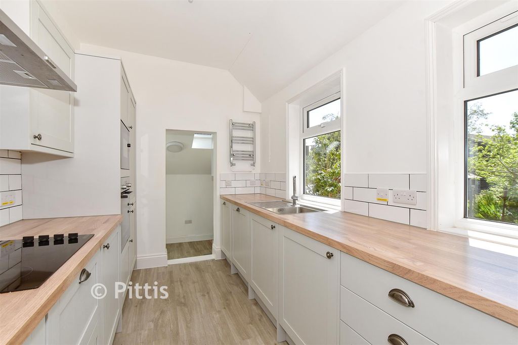 Property photo 3 of 16 Kitchen