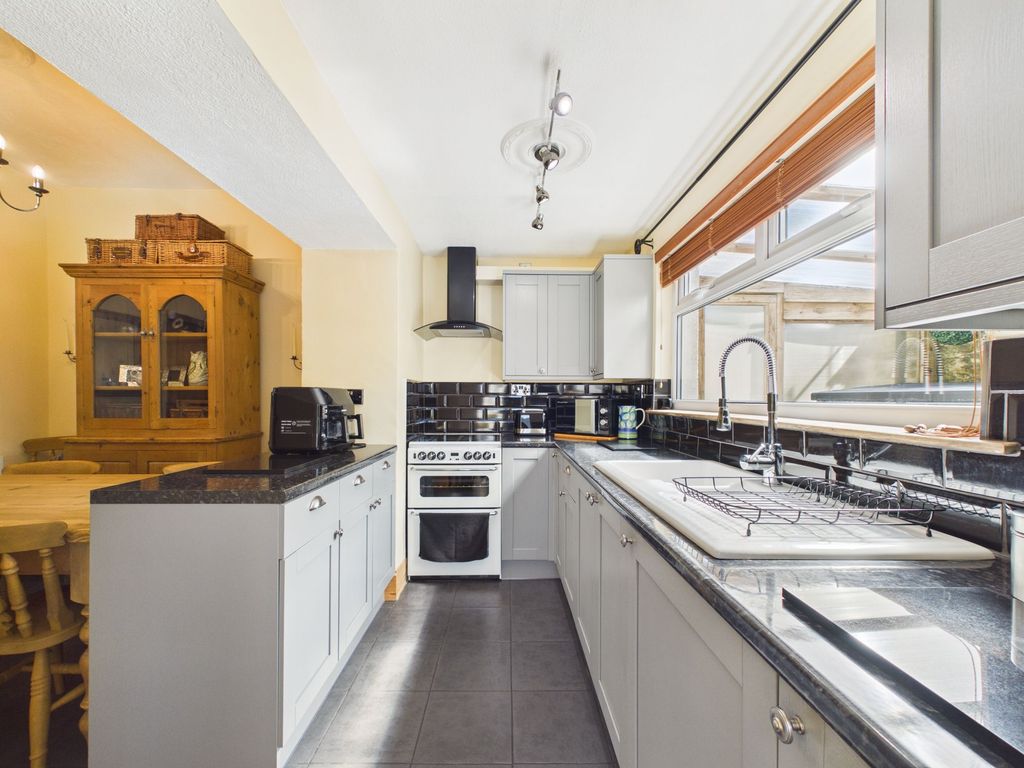 Property photo 3 of 23 Kitchen